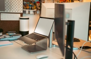 best cover letter tools for remote job applications — photo by Jakub Żerdzicki on Unsplash